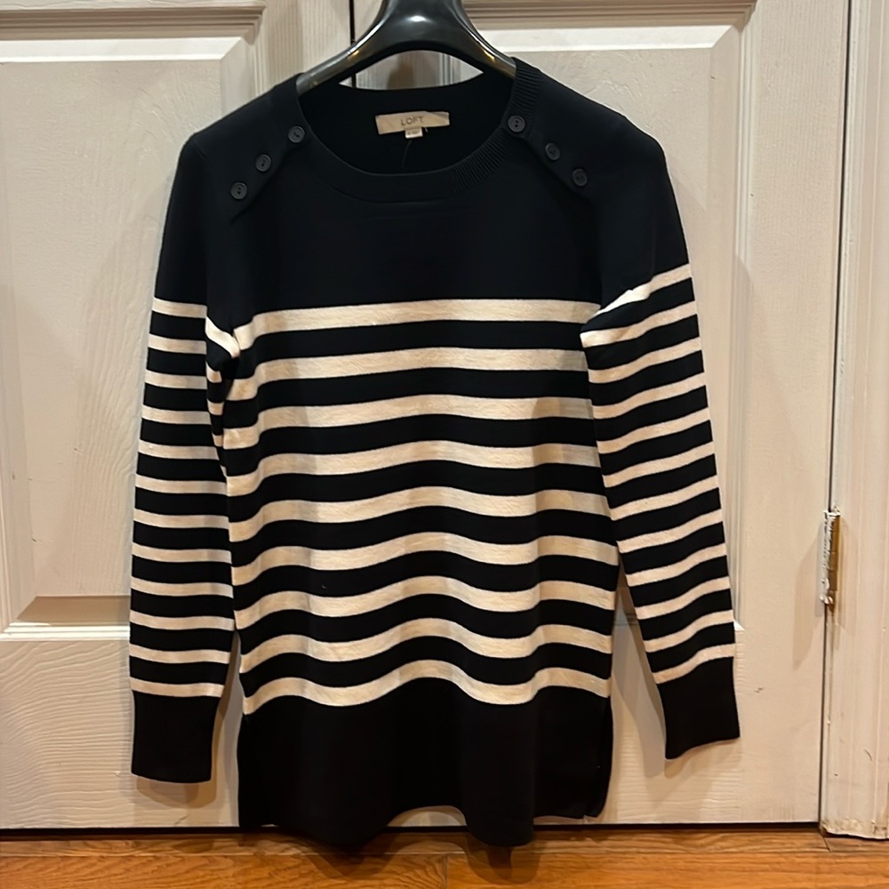 NWT women’s Lift dark navy and white stripe tunic size M